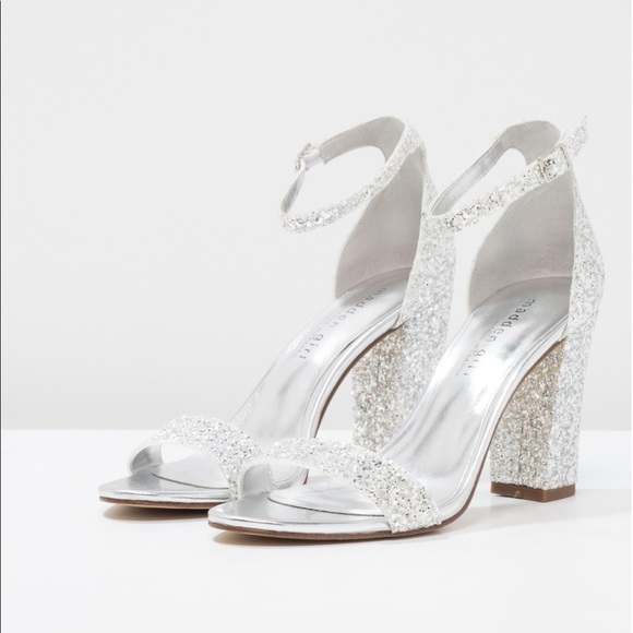 NIB Silver Barely There Strap Block Heel Sandal - Picture 2 of 3